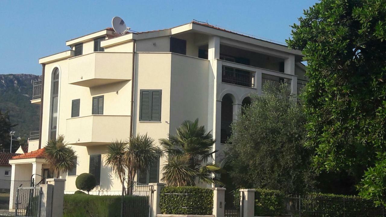 Kaštela Apartmani Vitturi מראה חיצוני תמונה